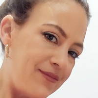 Adriana Thomas Naken