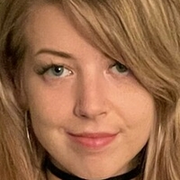 alexa-kiss Naken