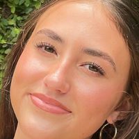 Amelia Reed Naken
