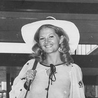 Anna Palk Naken