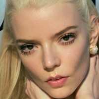 Anya Taylor Naken