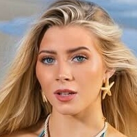 Bella Lyn Naken