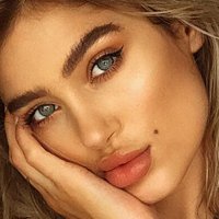 Belle Lucia Naken