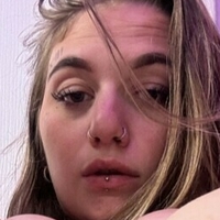 Chloe Tease Naken