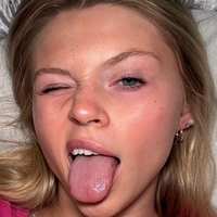 Devyn Hutchison Naken