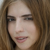 Emelie Crystal Naken