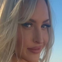 Emma Jones Naken