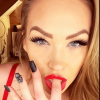 Faye Delphine Naken