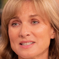 Fiona Bruce Naken