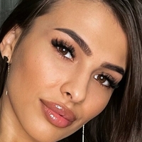 Iuhas Alexandra Naken