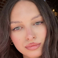 Julia Estephan Naken