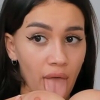 karollovea Naken
