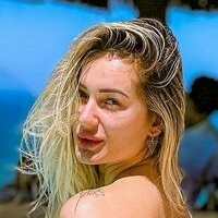 Larissa Scherrer Naken