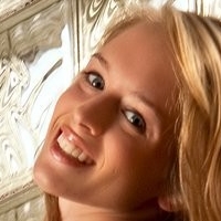 Laura Lynn Naken