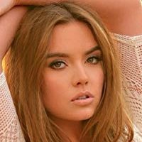 Lauren Hanley Naken