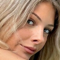 maddy18 Naken
