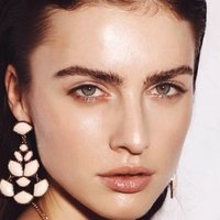 Melanie Paul Naken