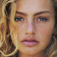 Michaela Bercu Naken
