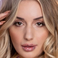 Milan Rose Naken