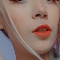 Momo Kim Lee Naken