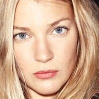 Mona Walravens Naken