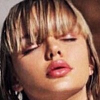 Pauline Baly Naken
