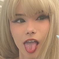 Petite Foxy Mei Naken