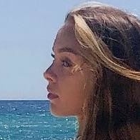 Piper Konias Naken