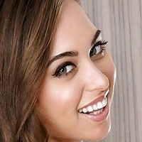Riley TV Naken