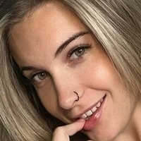 Riley Wood Naken
