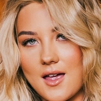 Sapphire Stare Naken