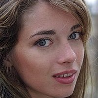 Sarah Barzyk Naken