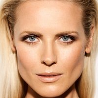 Synnøve Macody Lund Naken